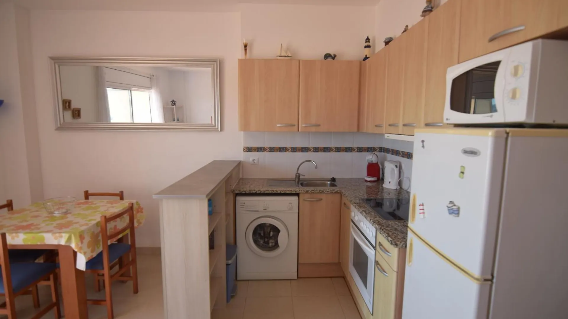 224-Apartamento Con Vistas A Canal Y Piscina Empuriabrava Spain