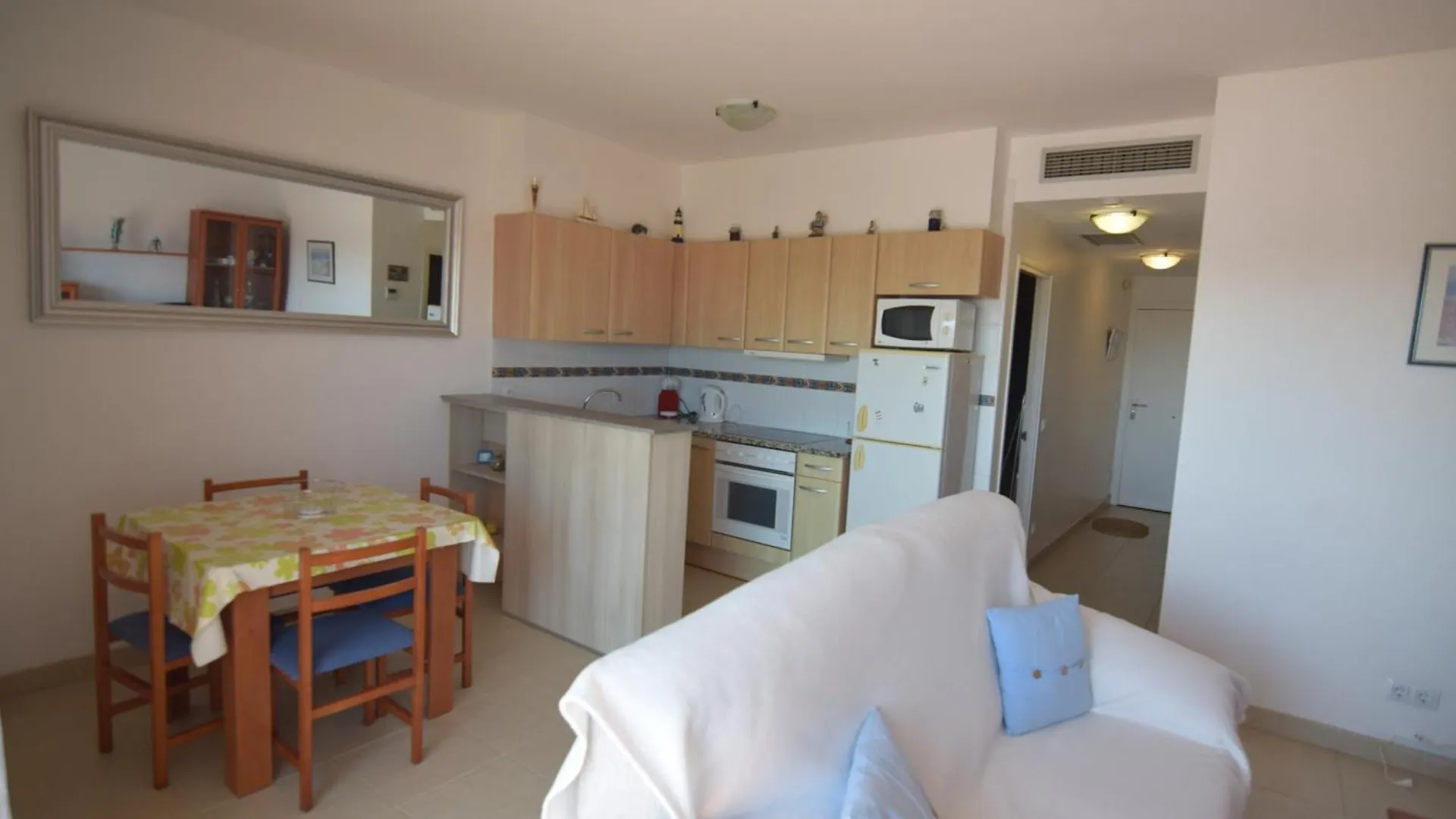 224-Apartamento Con Vistas A Canal Y Piscina Empuriabrava