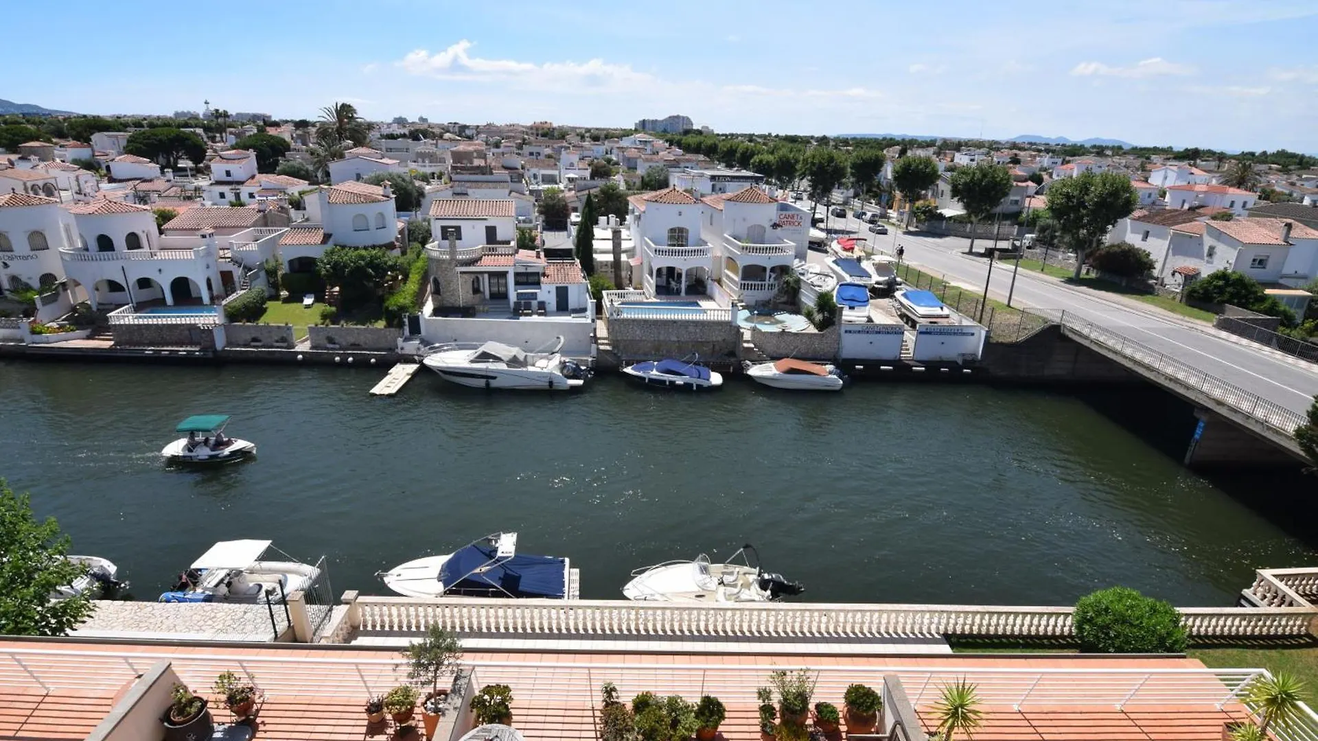 224-Apartamento Con Vistas A Canal Y Piscina Empuriabrava Apartment