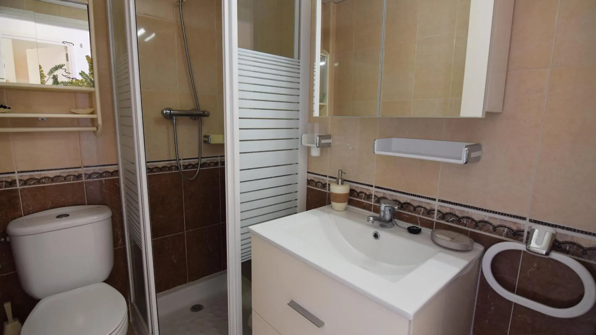 Apartment 224-Apartamento Con Vistas A Canal Y Piscina Empuriabrava Spain