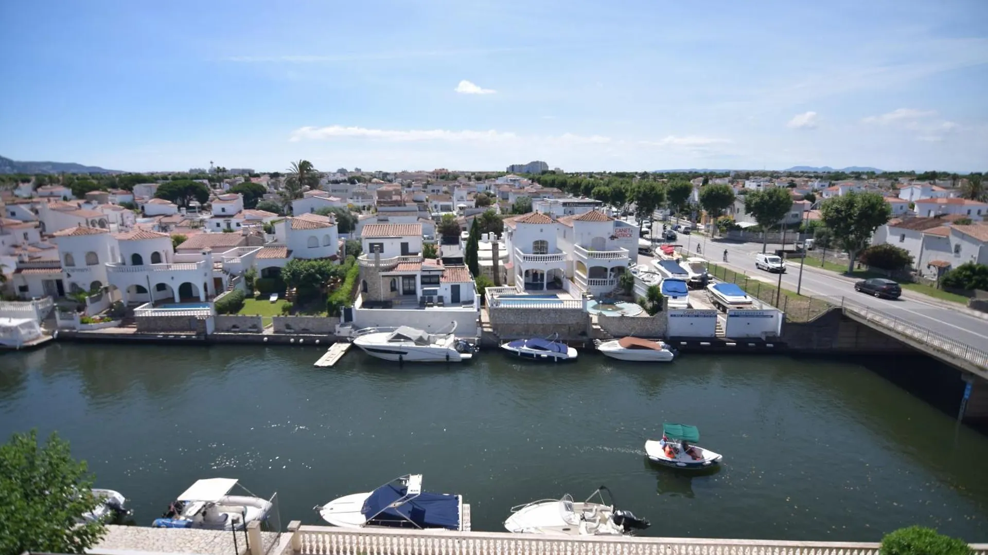 224-Apartamento Con Vistas A Canal Y Piscina Empuriabrava