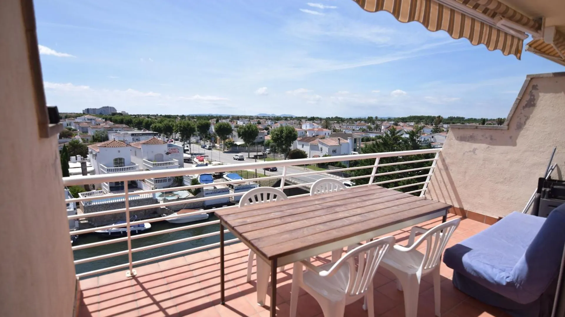 Apartment 224-Apartamento Con Vistas A Canal Y Piscina Empuriabrava